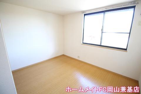 ＪＲ山陽本線 岡山駅 徒歩84分 2階建 築25年の居間写真