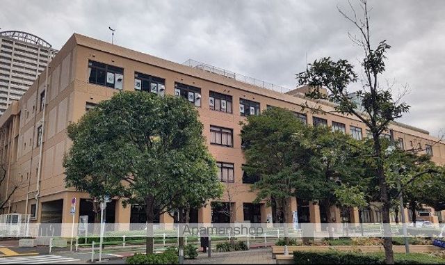 中学校　港区立港南中学校（中学校）まで256m