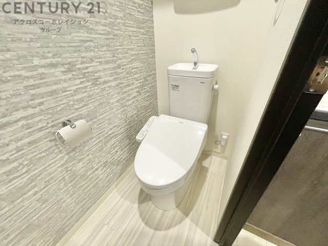 トイレ　温水洗浄便座付きのトイレです♪