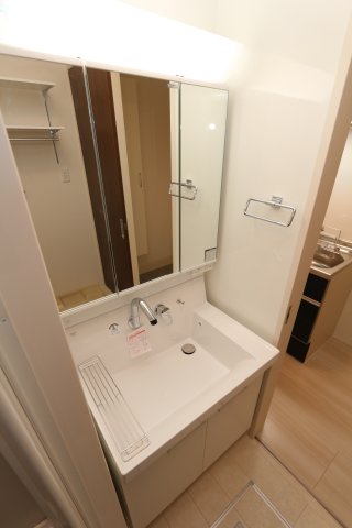 洗面設備　参考写真（同物件別部屋）
