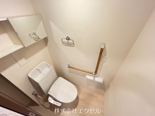 京王相模原線 南大沢駅 バス乗車時間：11分 最寄りバス停で下車 徒歩5分 2階建 築7年のトイレ写真