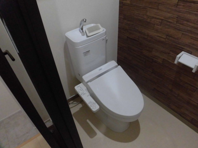 トイレ　バストイレ別の清潔感のあるトイレです