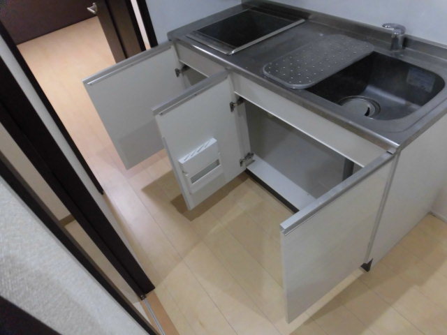 収納　キッチンの下には収納が付いています