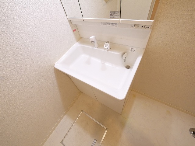 洗面設備　独立洗面台で身支度をすべて済ませてしまいましょう