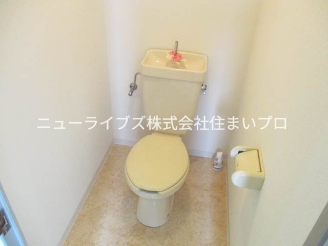 京阪本線 萱島駅 徒歩5分 3階建 築38年のトイレ写真
