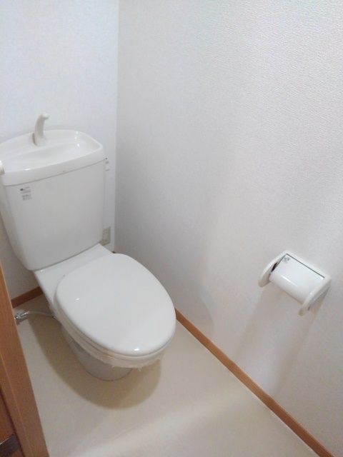 四日市あすなろう鉄道 追分駅 徒歩17分 2階建 築22年のトイレ写真