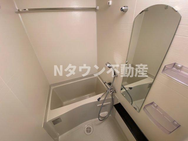 バス・シャワールーム　落ち着いた空間のお風呂です