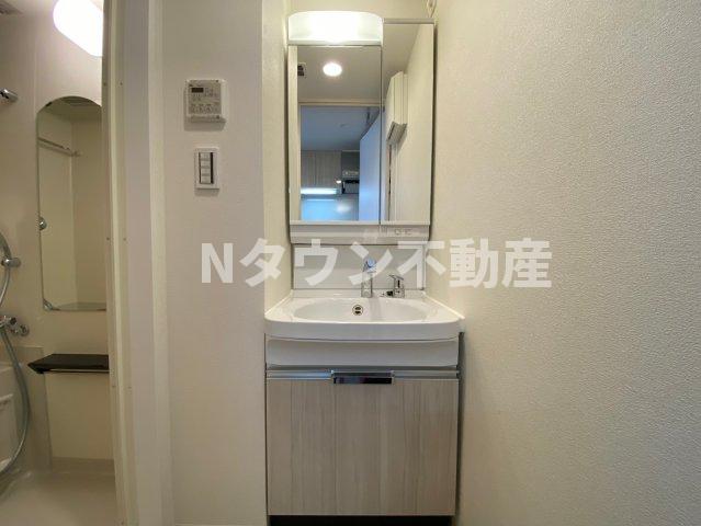 洗面設備　使いやすい独立洗面台です