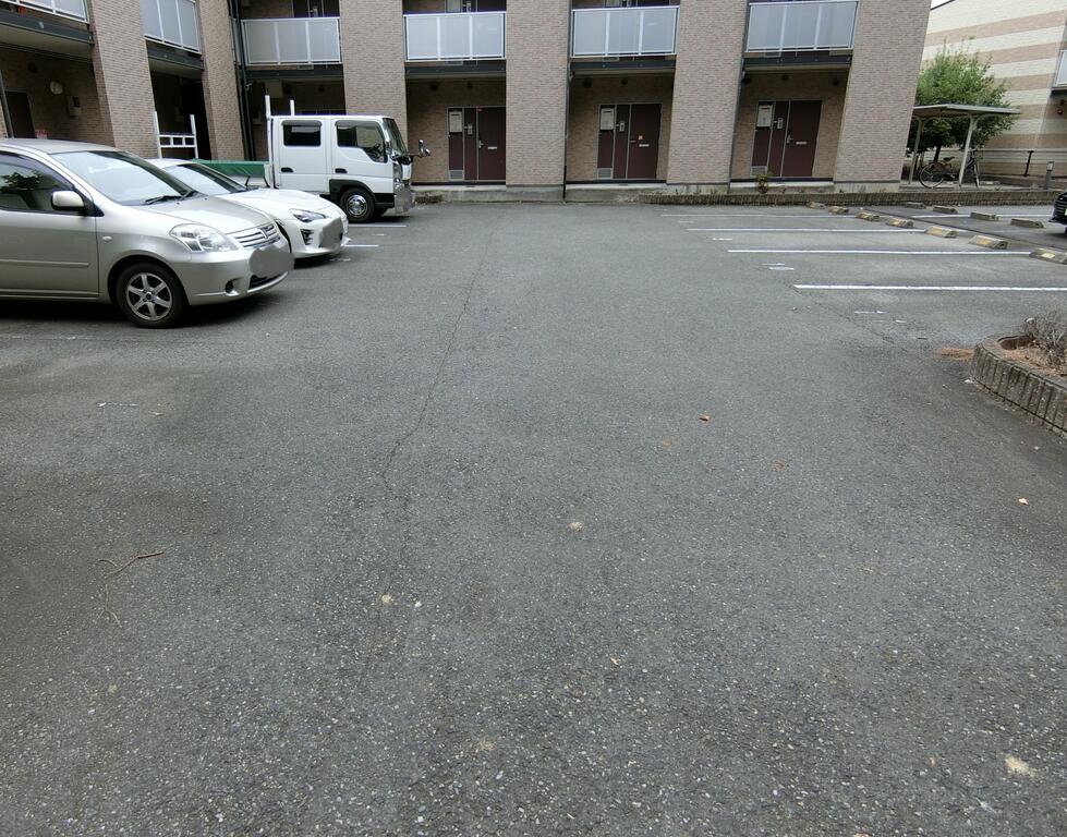 駐車場　駐車場枠15台有ります！空き確認はお問い合わせください☆