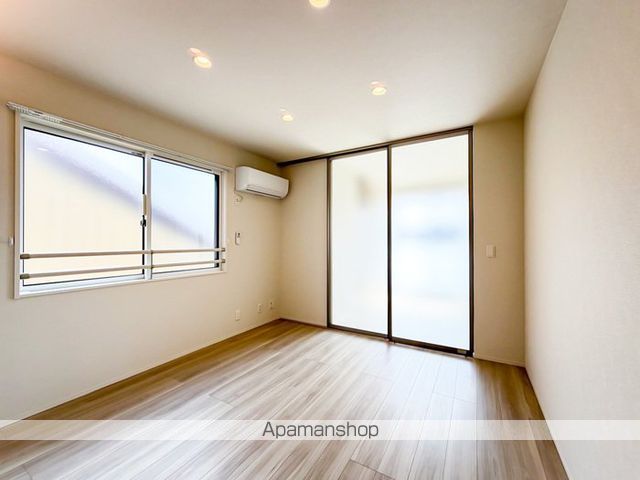 エクラノーブルの居間写真