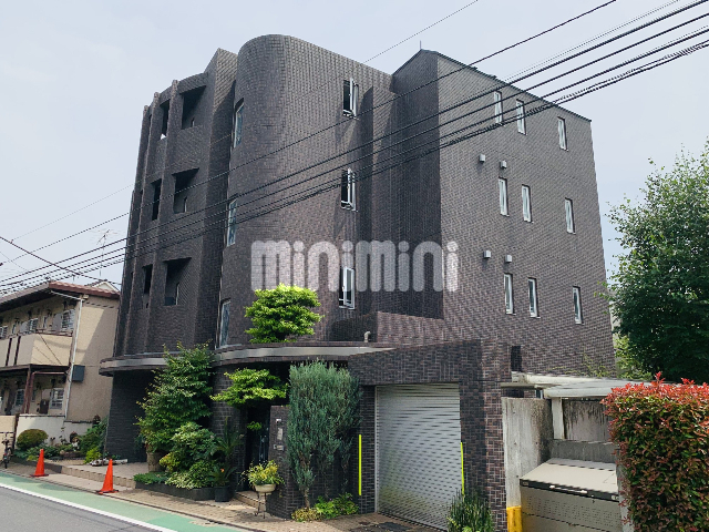 建物外観　タイル張り鉄筋コンクリートのマンション。