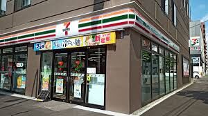 コンビニ　セブンイレブン札幌南5条東店（コンビニ）まで98m