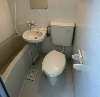 東急東横線 反町駅 徒歩6分 4階建 築32年のトイレ写真