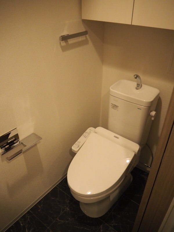 都営大江戸線 森下駅 徒歩1分 9階建 築6年のトイレ写真