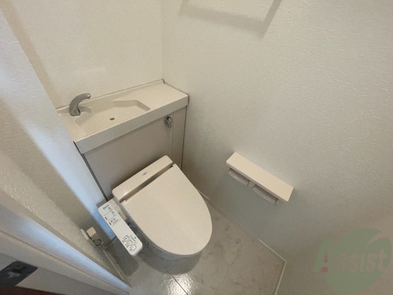 トイレ　こちらはトイレです。清潔感があり、快適に使用できます。