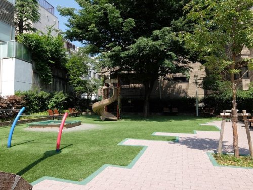 公園　南青山四丁目児童遊園（公園）まで1294m