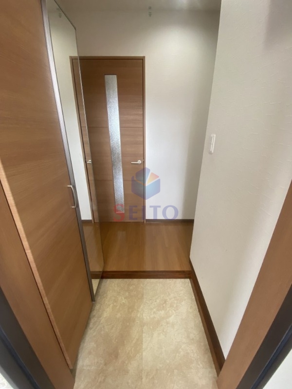 玄関　別階の参考写真になります