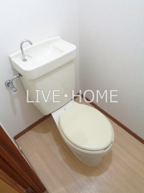 ＪＲ中央線 荻窪駅 徒歩15分 2階建 築39年のトイレ写真