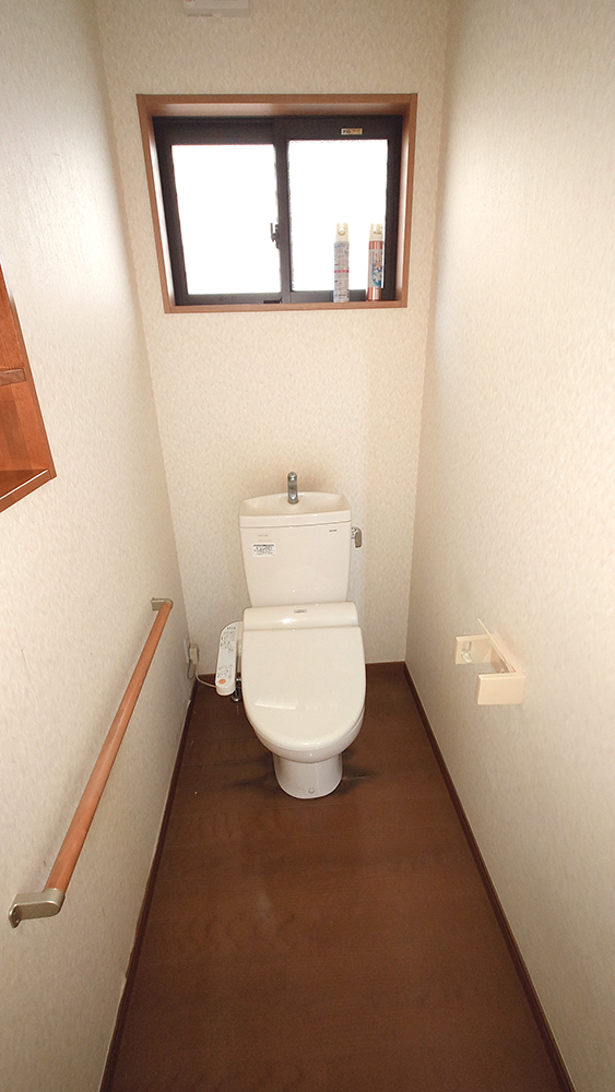 寺池桜小路貸家のトイレ写真