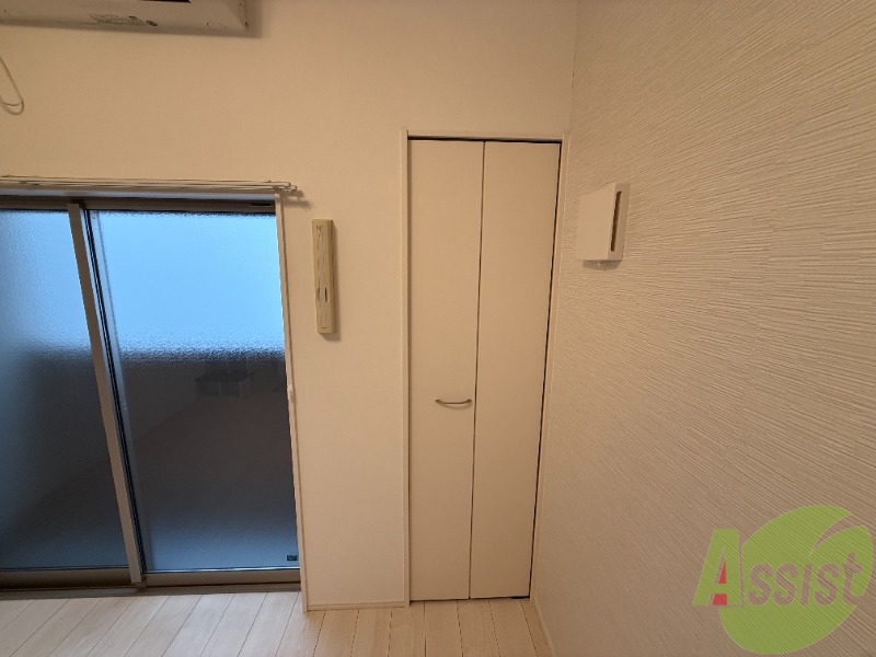 収納　洋室の収納の写真です。高さがあり使いやすそうですね。