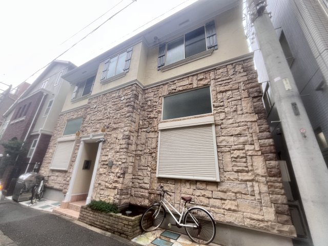 建物外観　京急本線「県立大学」駅徒歩8分の女性専用アパート。県立保健福