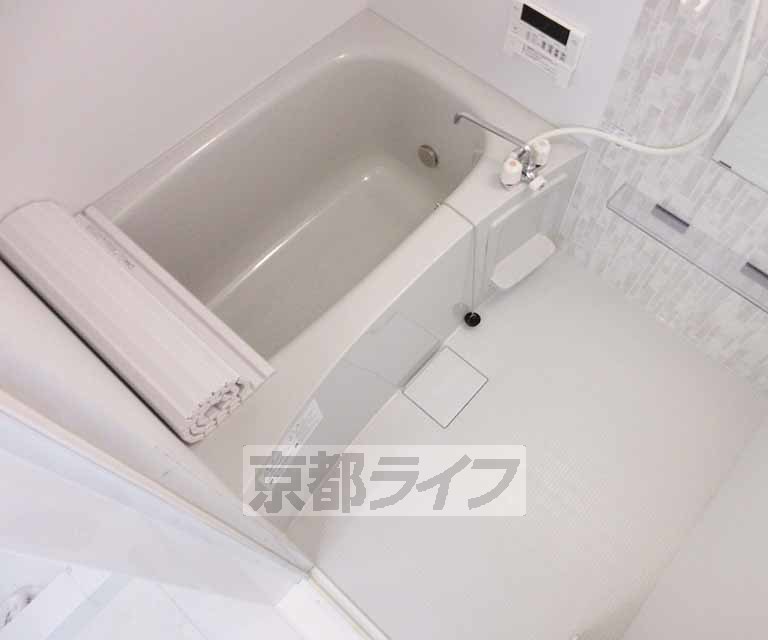 バス・シャワールーム　ゆったり浸かれるお風呂です・