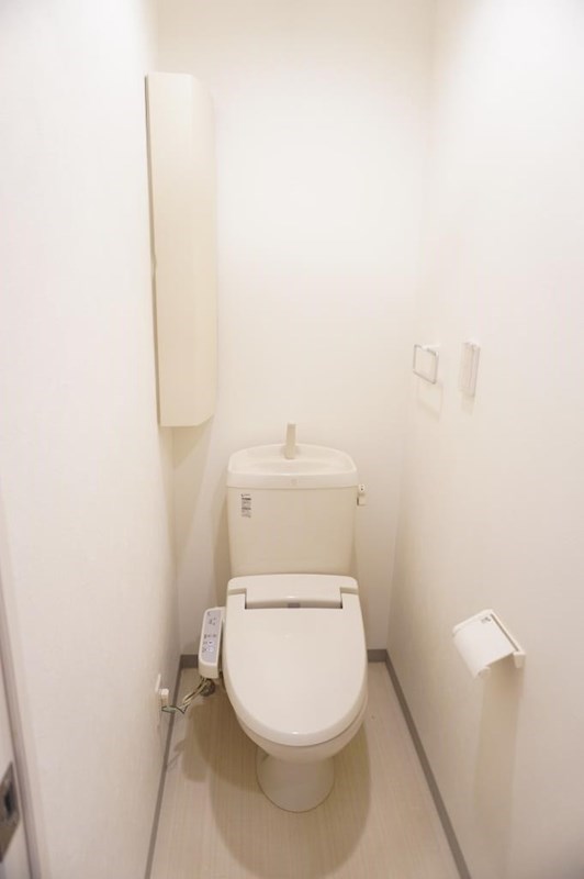 トイレ　トイレは快適な温水洗浄便座付き