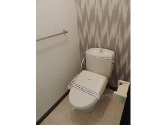 大分市 2階建 築37年のトイレ写真