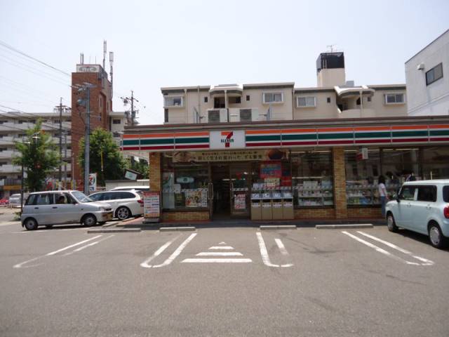 コンビニ　（コンビニ）まで160m