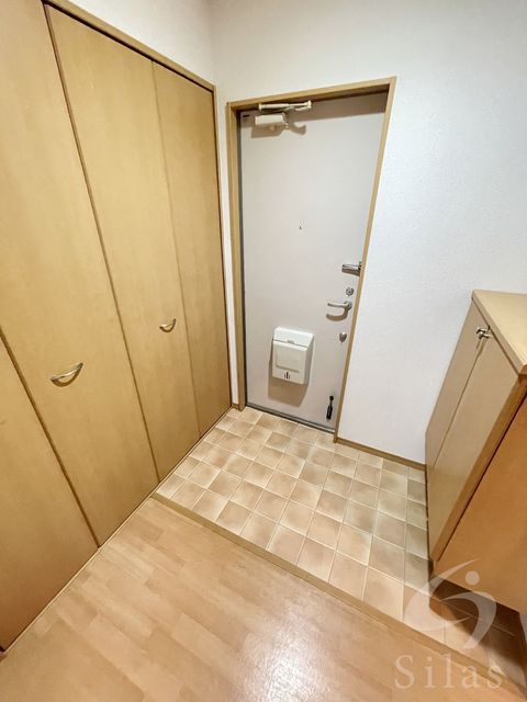 グランソレイユ Bの玄関写真