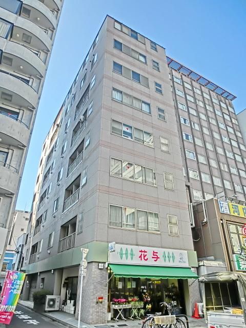 建物外観　総タイル貼りの重厚感あふれる外観