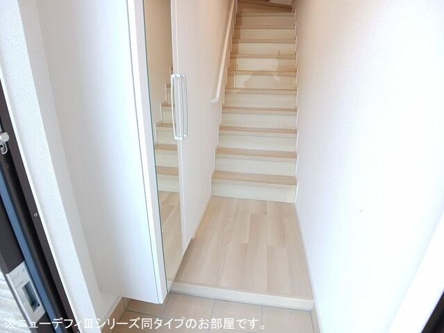 クレストコートみらいの居間写真