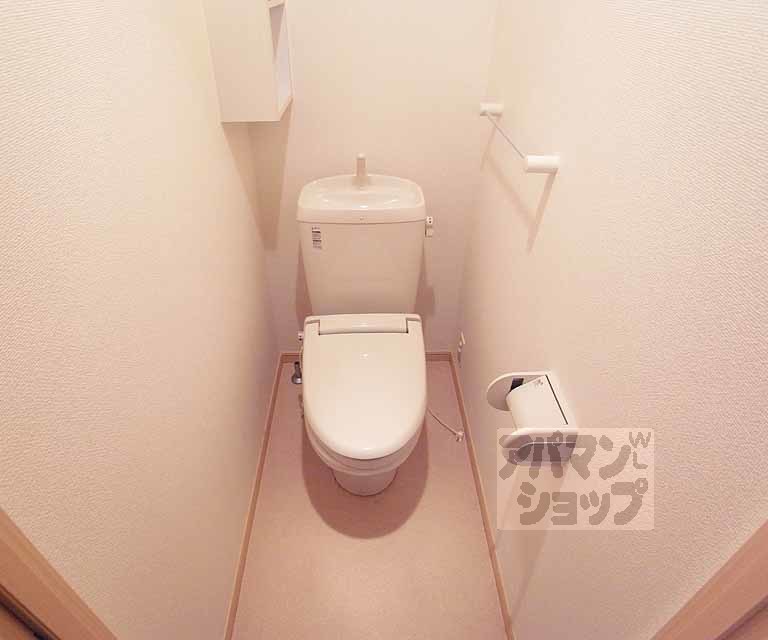 トイレ　ウォームレット付き。