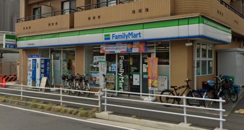 コンビニ　ファミリーマート 花月総持寺駅前店（コンビニ）まで230m
