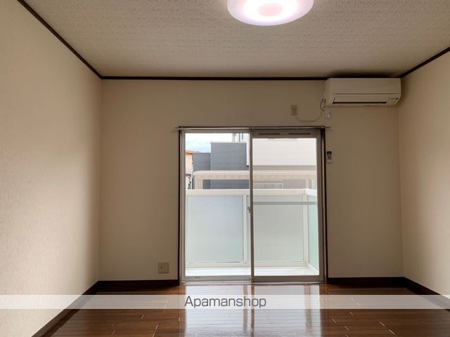 ＪＲ奥羽本線 北山形駅 バス乗車時間：22分 最寄りバス停で下車 徒歩27分 2階建 築30年の居間写真