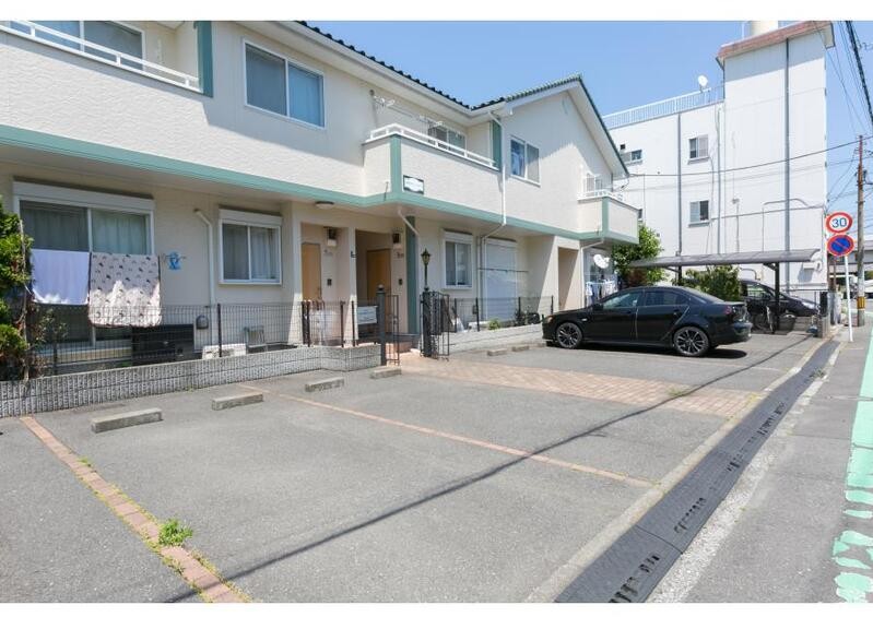 駐車場　敷地内駐車場ございます♪