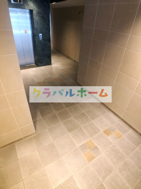 ロビー　エレベーター付き