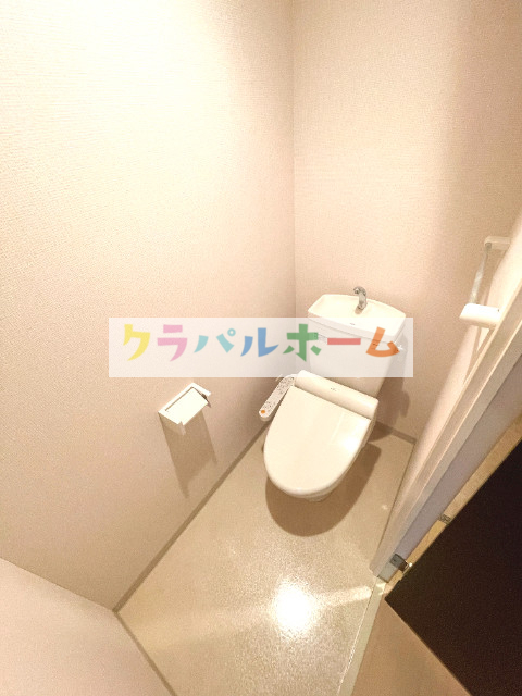 トイレ　温水洗浄便座