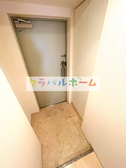 玄関　下駄箱付き