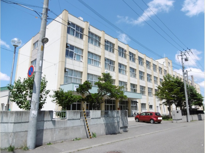 中学校　白石中学校（中学校）まで514m
