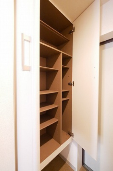 玄関　※別部屋の写真です