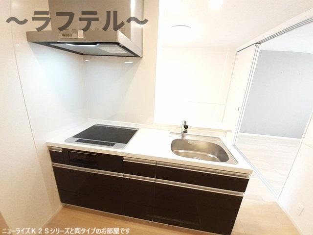 キッチン　同メーカー施工　別部屋イメージ写真