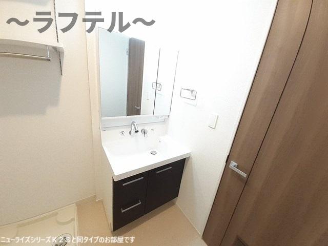 洗面設備　同メーカー施工　別部屋イメージ写真