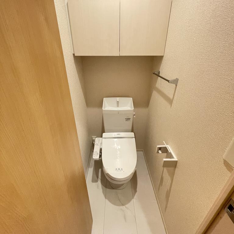 トイレ　※写真は別号室のものですので現状優先とさせていただきます