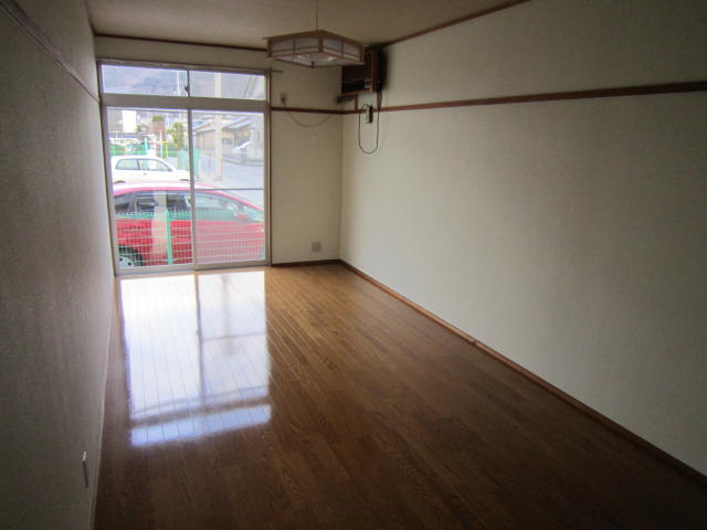しのぶコーポ一本木の居間写真