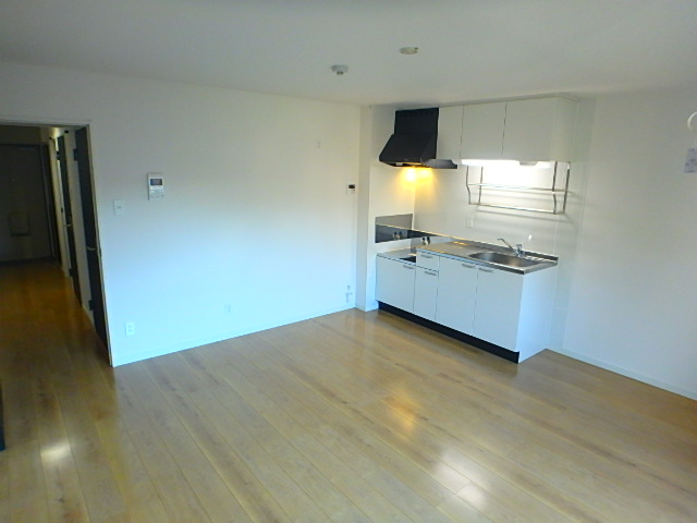 居室・リビング　キッチンスペース広々！