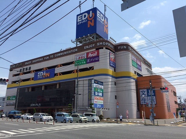 【松山市朝生田町のマンションのショッピングセンター】