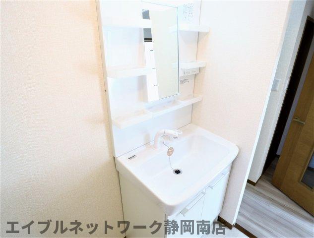 洗面設備　シャワー付き独立洗面台♪