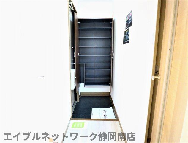 玄関　シューズボックス付きの玄関！