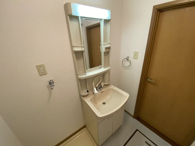 【姫路市東山のアパートの洗面設備】